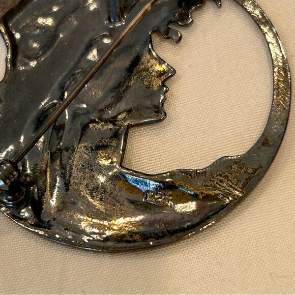 VINTAGE ART DECO STERLING SILVER MAIDEN LADY PORTRAIT REPOUSSE ROUND PIN PENDANT - Picture 4 of 7